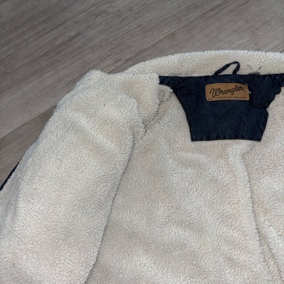 Wrangler Blue Denim Jacket with Cream Sherpa Collar - Picture 5 of 6